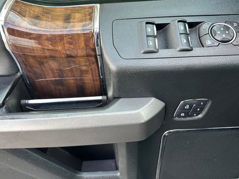 Used 2016 Ford F150 Platinum w/ Equipment Group 701A Luxury image 11