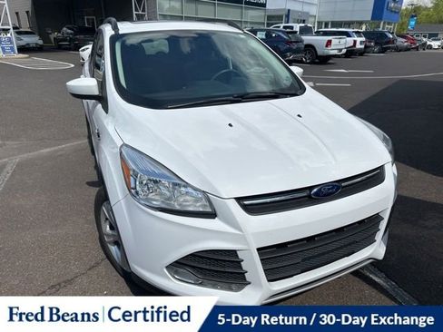 Used 2015 Ford Escape SE w/ Equipment Group 201A FWD image 2