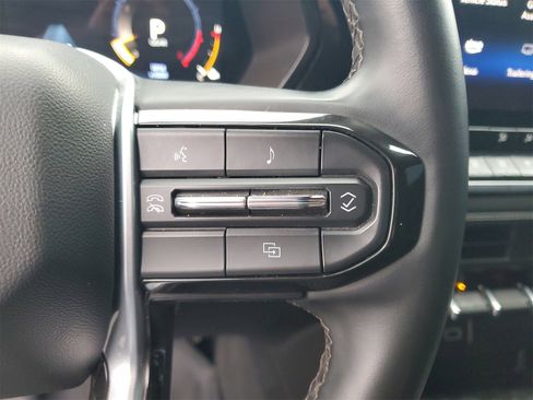 Used 2024 Chevrolet Colorado LT w/ LT Convenience Package image 12