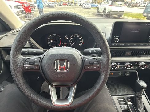 Used 2025 Honda CR-V LX image 12