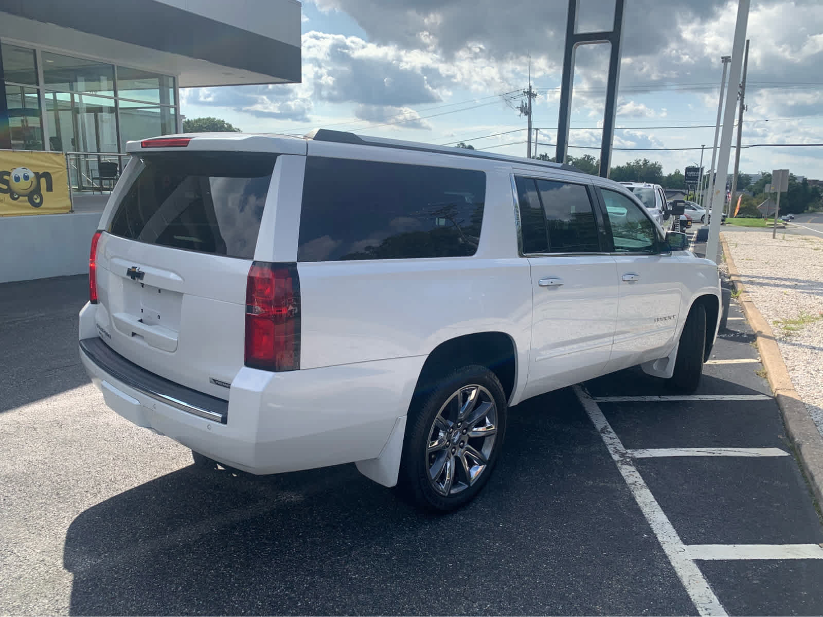 Used 2018 Chevrolet Suburban Premier AWD/4WD image 8