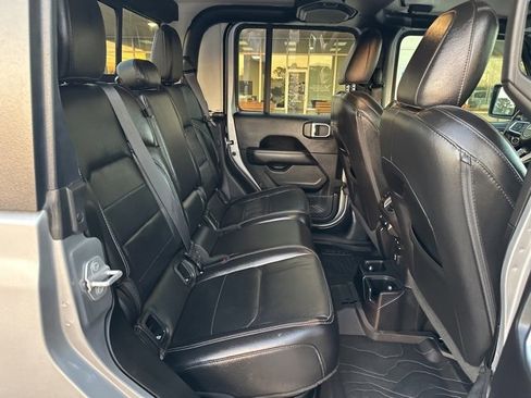 Used 2020 Jeep Gladiator Overland image 38