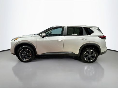 Used 2024 Nissan Rogue SV image 10