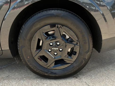Used 2026 Kia Carnival FWD image 9