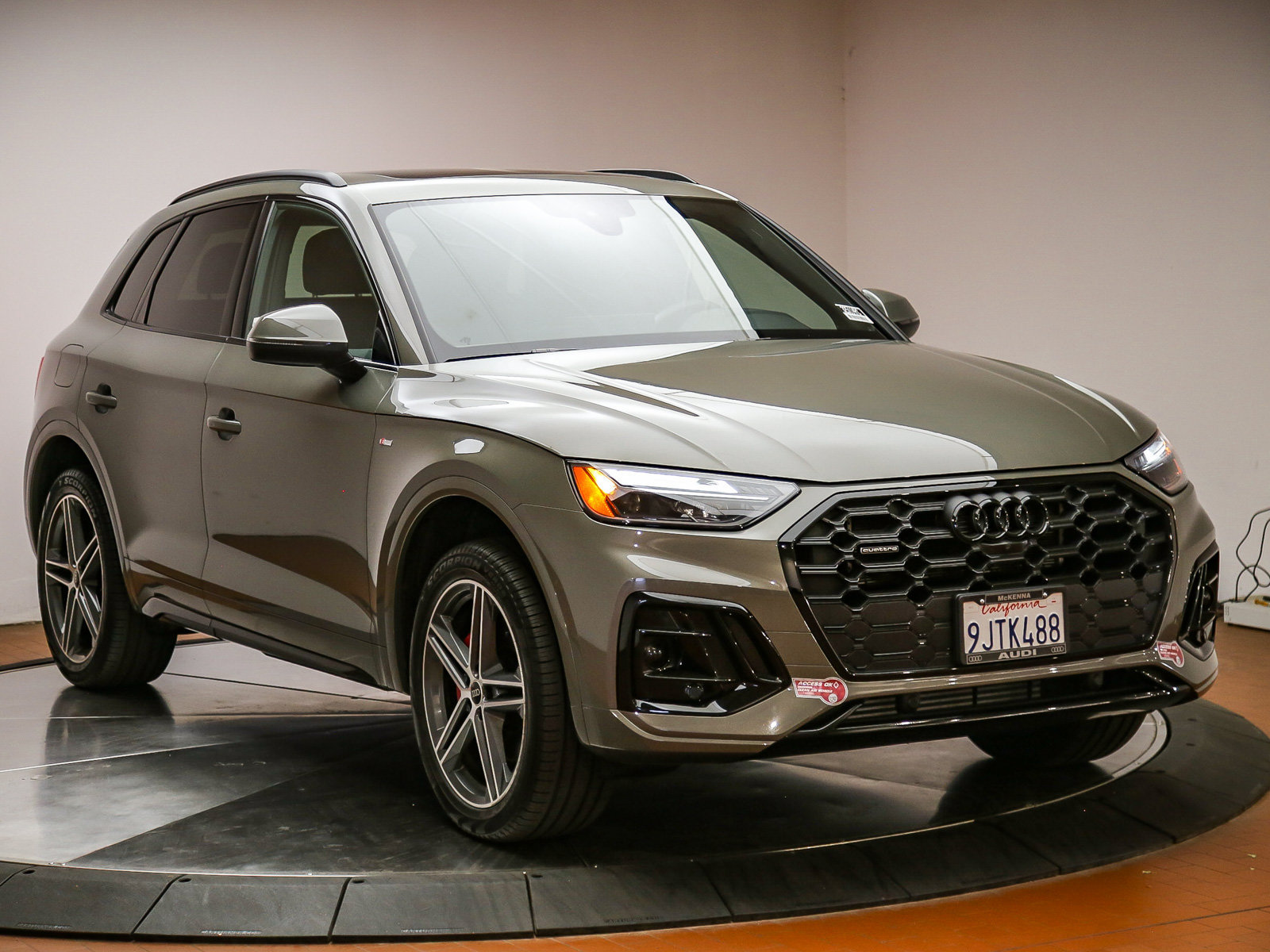 Certified 2024 Audi Q5 e Premium Plus w/ Premium Plus Package AWD/4WD image 3