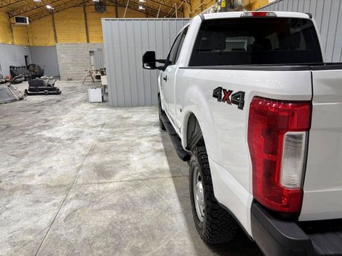 Used 2017 Ford F250 XL w/ Power Equipment Group AWD/4WD image 9