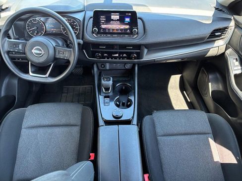 Used 2024 Nissan Rogue SV image 11