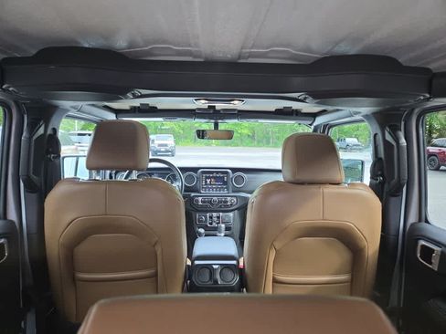Used 2023 Jeep Wrangler Sahara w/ Cold Weather Group AWD/4WD image 35