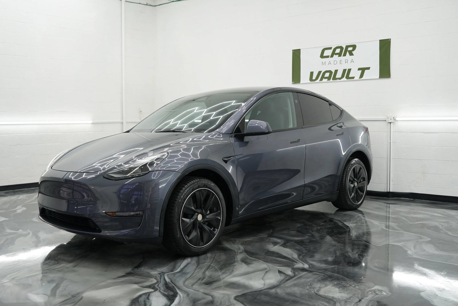 Used 2023 Tesla Model Y Long Range AWD/4WD image 2