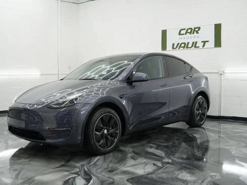 Used 2023 Tesla Model Y Long Range AWD/4WD image 2