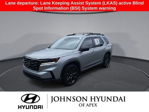 Used 2024 Honda Pilot Sport image 4