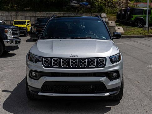 Used 2025 Jeep Compass Limited AWD/4WD image 2