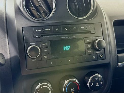 Used 2013 Jeep Compass Latitude w/ Sun/Sound Group AWD/4WD image 17