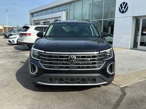 Used 2024 Volkswagen Atlas SE image 2