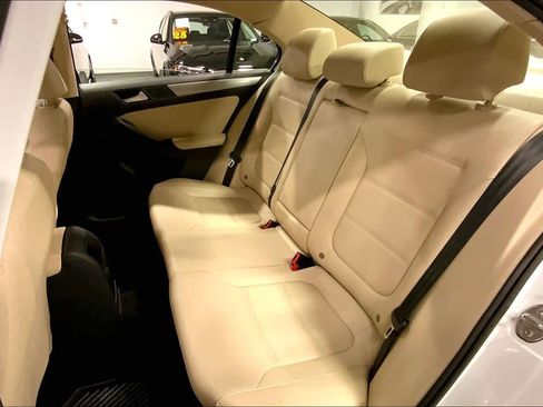 Used 2017 Volkswagen Jetta SE image 20