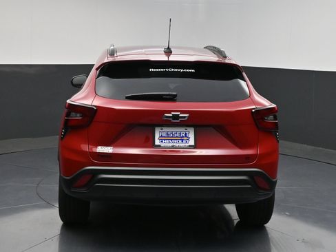 Used 2026 Chevrolet Trax LT w/ Midnight Edition FWD image 6