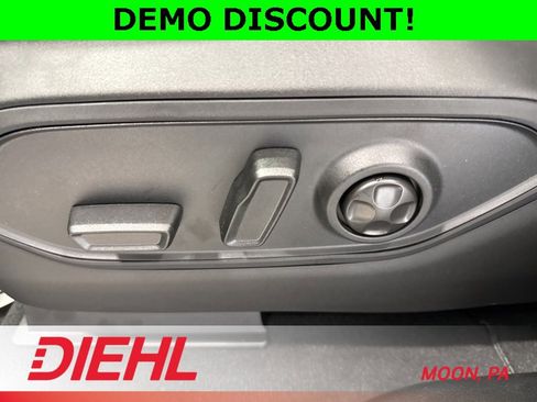 New 2025 Jeep Grand Cherokee Limited w/ Luxury Tech Group II image 21