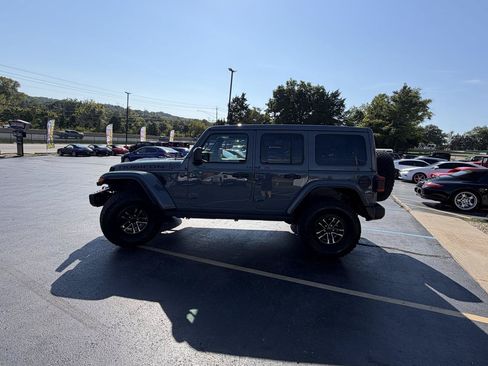 Used 2025 Jeep Wrangler Unlimited Rubicon AWD/4WD image 4