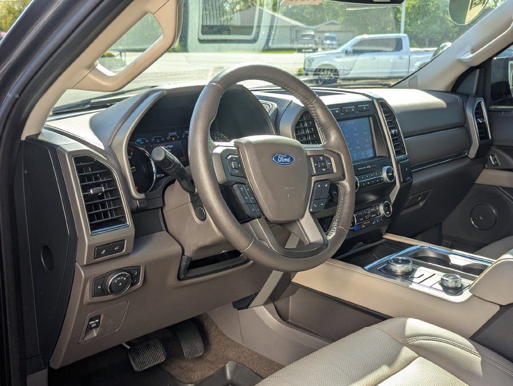 Used 2020 Ford Expedition XLT w/ Equipment Group 202A AWD/4WD image 9