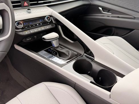 New 2025 Hyundai Elantra Limited FWD image 13
