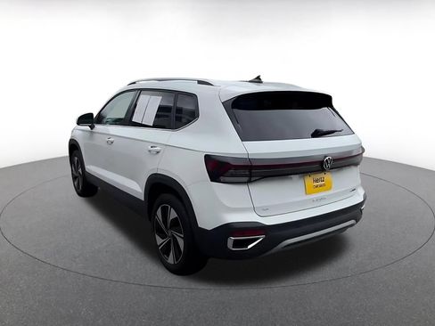 Used 2025 Volkswagen Taos SE AWD/4WD image 10