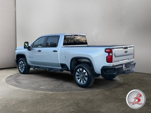 Used 2022 Chevrolet Silverado 2500 Custom w/ Custom Value Package image 5
