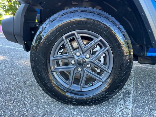Used 2025 Jeep Wrangler Sport AWD/4WD image 17