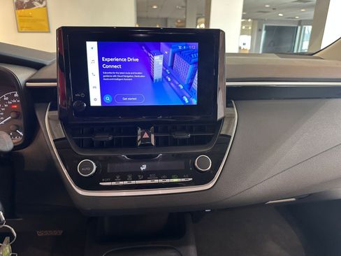 Used 2025 Toyota Corolla LE image 17