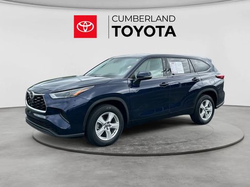 Used 2022 Toyota Highlander L FWD image 1