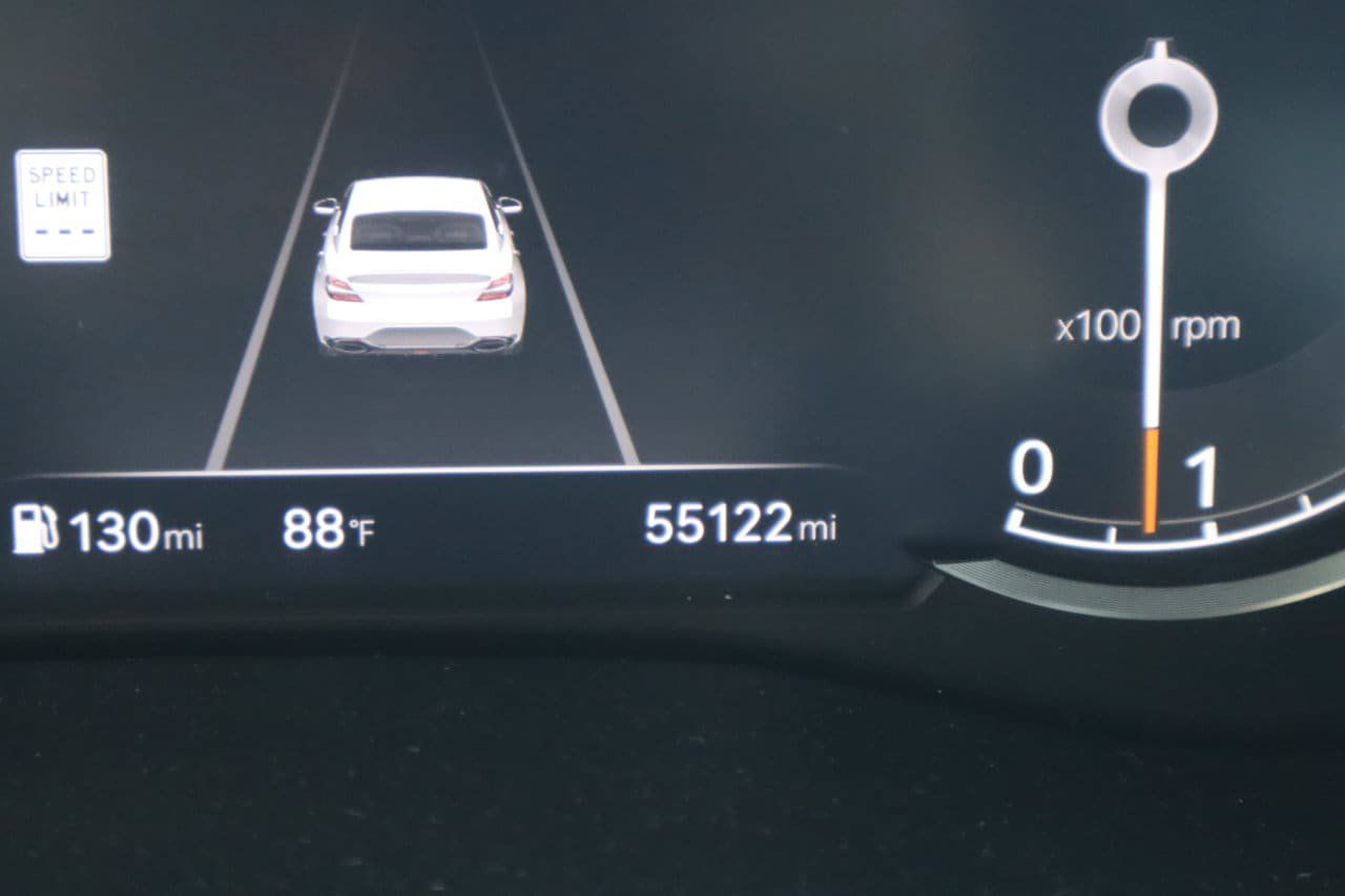 Used 2025 Genesis G70 2.5T RWD image 9