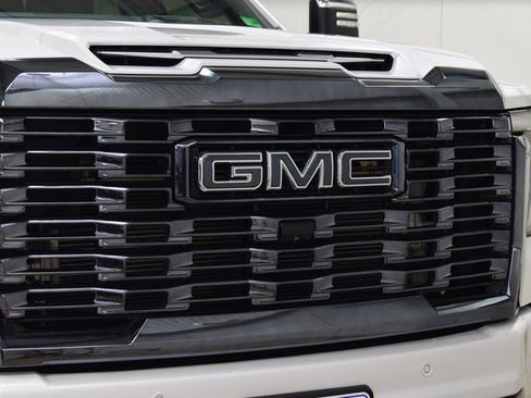 Used 2024 GMC Sierra 3500 Denali Ultimate image 11