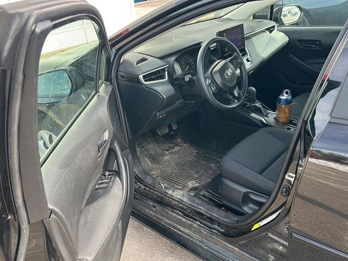 Used 2023 Toyota Corolla LE image 3