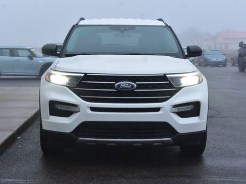 Used 2022 Ford Explorer XLT w/ Equipment Group 202A image 8