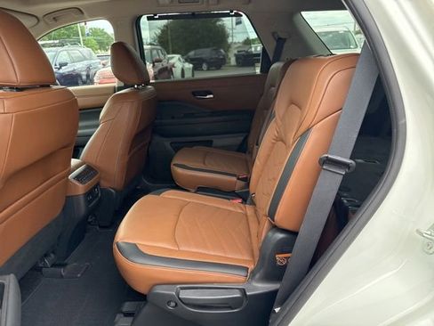 Used 2024 Nissan Pathfinder Platinum FWD image 23