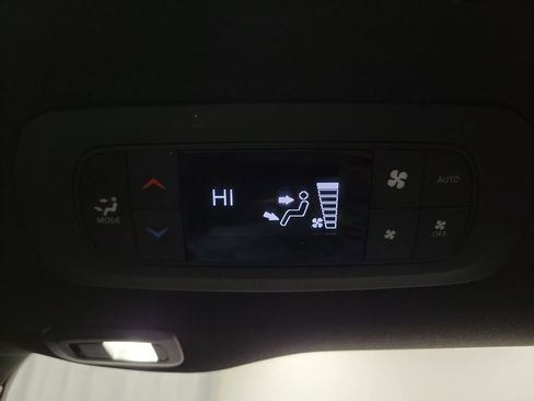 Used 2020 Chrysler Pacifica Limited image 28