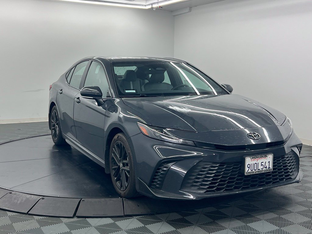 Used 2025 Toyota Camry SE FWD image 3