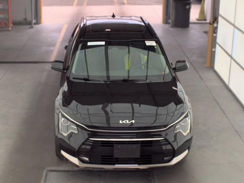 Used 2023 Kia Niro EX Touring FWD image 2