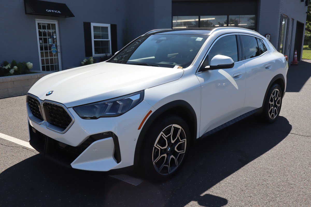 Used 2026 BMW X2 xDrive28i AWD/4WD image 2