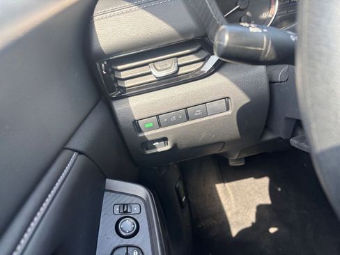 Used 2025 Nissan Sentra SV FWD image 32