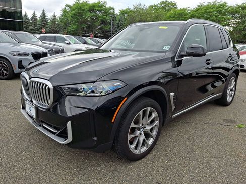 Used 2024 BMW X5 xDrive40i w/ Premium Package AWD/4WD image 3