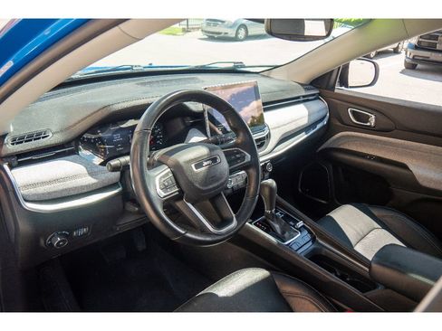 Used 2022 Jeep Compass Latitude w/ Sun and Sound Group AWD/4WD image 12