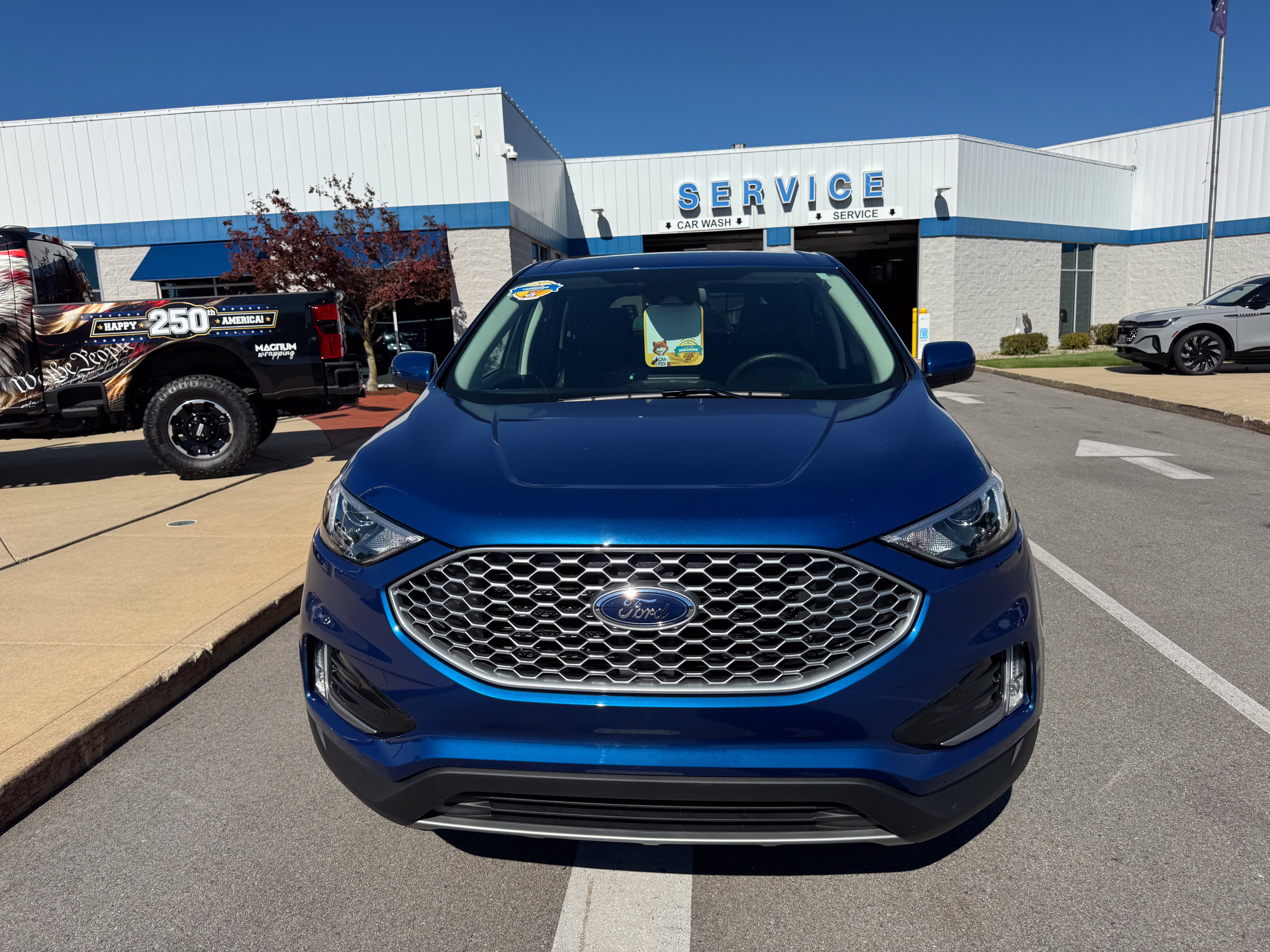 Used 2024 Ford Edge SEL w/ Convenience Package AWD/4WD image 2