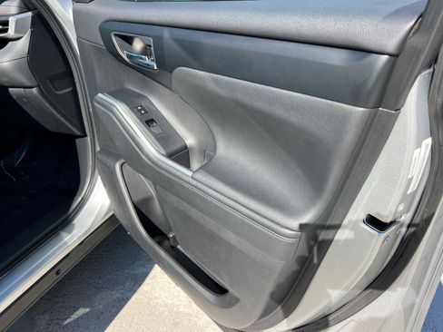 Used 2024 Toyota Highlander XSE image 14