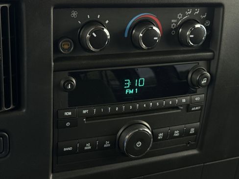 Used 2014 Chevrolet Express 3500 LS image 18