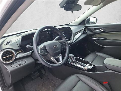 Used 2024 Chevrolet Trax ACTIV image 9