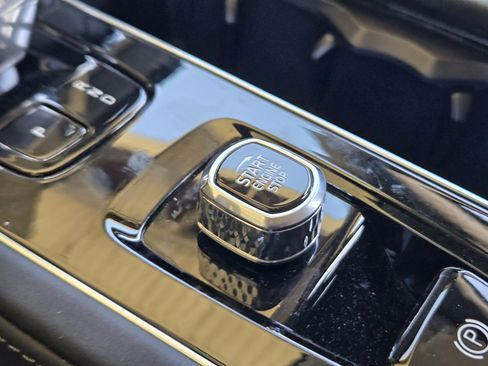 Used 2025 Volvo XC90 B6 Ultra w/ Protection Package Premier image 30