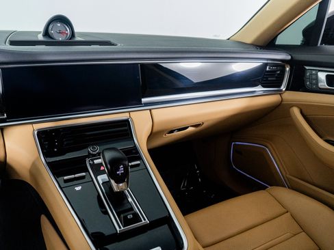 Used 2022 Porsche Panamera 4 Platinum Edition image 34