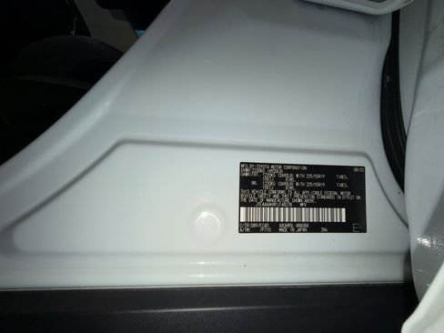 Used 2023 Toyota Venza XLE image 14