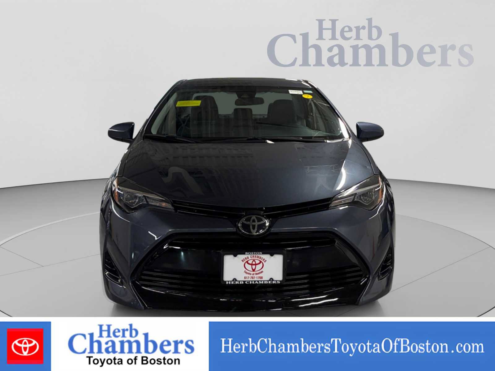 Used 2018 Toyota Corolla LE w/ Carpet Mat Package (TMS) FWD image 2