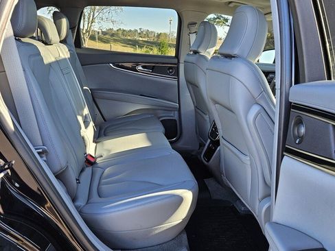 Used 2023 Lincoln Nautilus Reserve w/ Monochromatic Package image 11